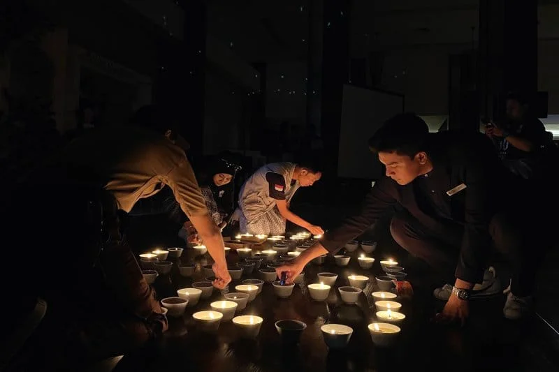 Peringatan Earth Hour di Hotel BW Plus Coco, Mengefisienkan Pengeluaran dengan Pengurangan Penggunaan Energi