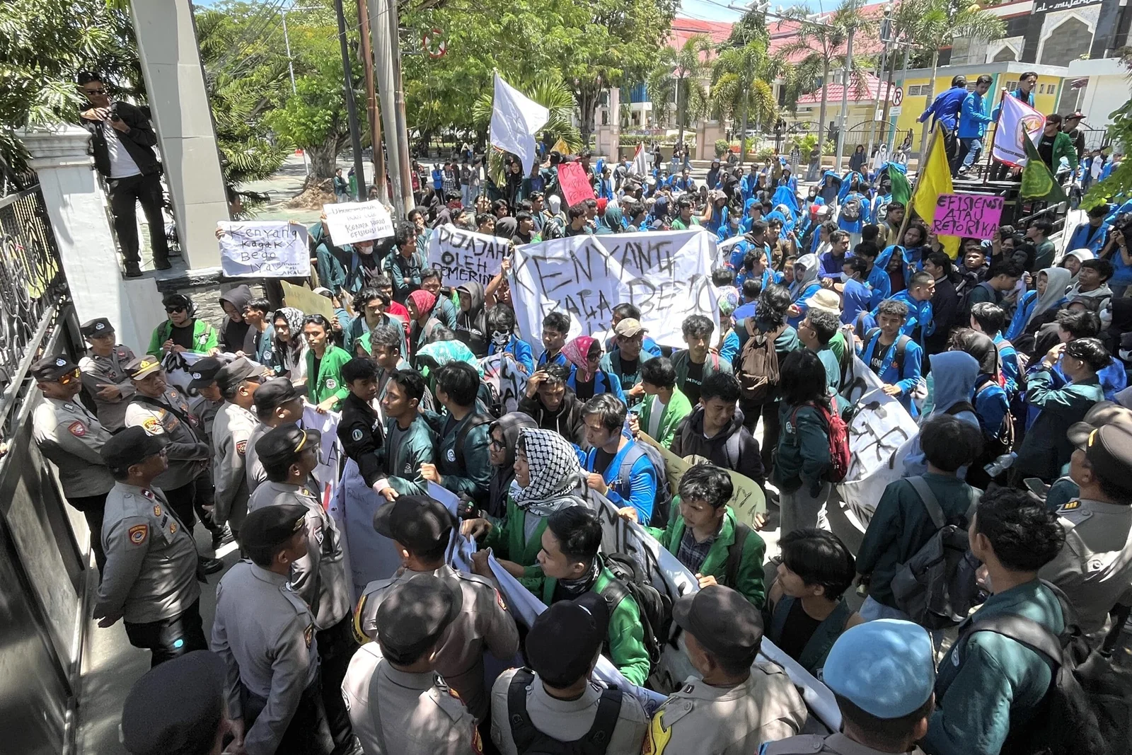 Demo “Indonesia Gelap” di Palu: Tolak Efesiensi Anggaran, Evaluasi Pertambangan