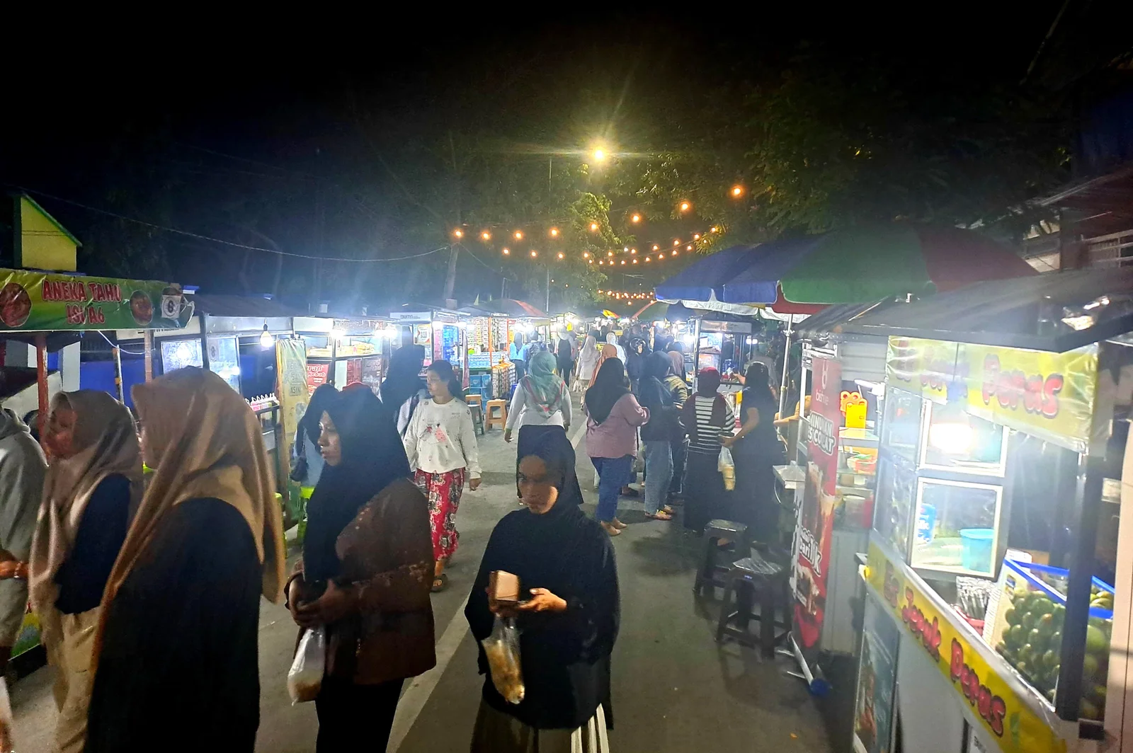 Pelaku Usaha Raup Keuntungan Besar di Kawasan Jajanan Baruga Street Food