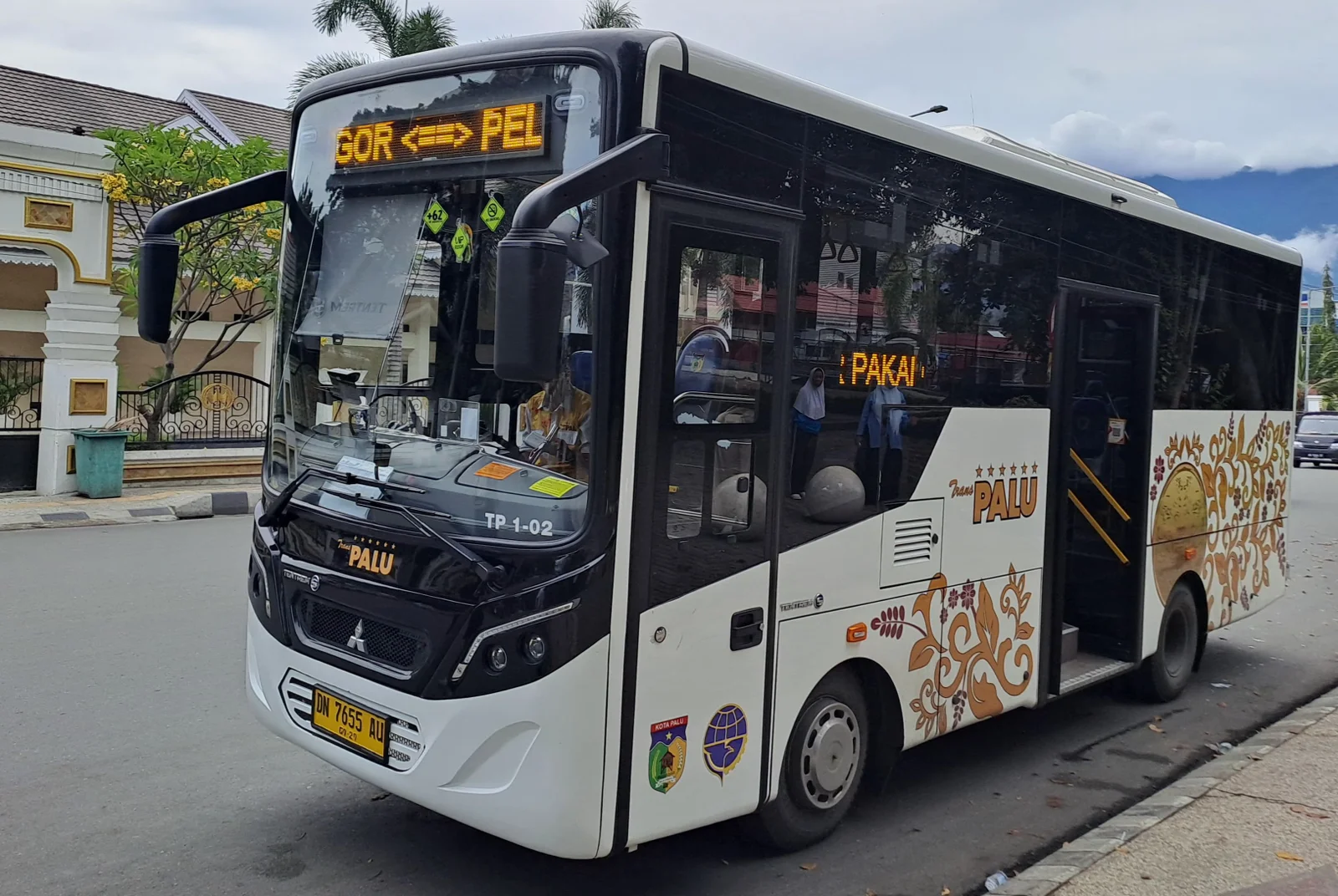 Sopir Bus Trans Palu Akui Kenyamanan Mobil Pabrikan Mitsubishi