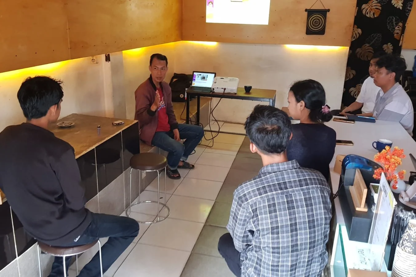 Workshop Jurnalistik Bersama PWI Sulteng: Berbagi Wawasan Hingga Prospek Kerja